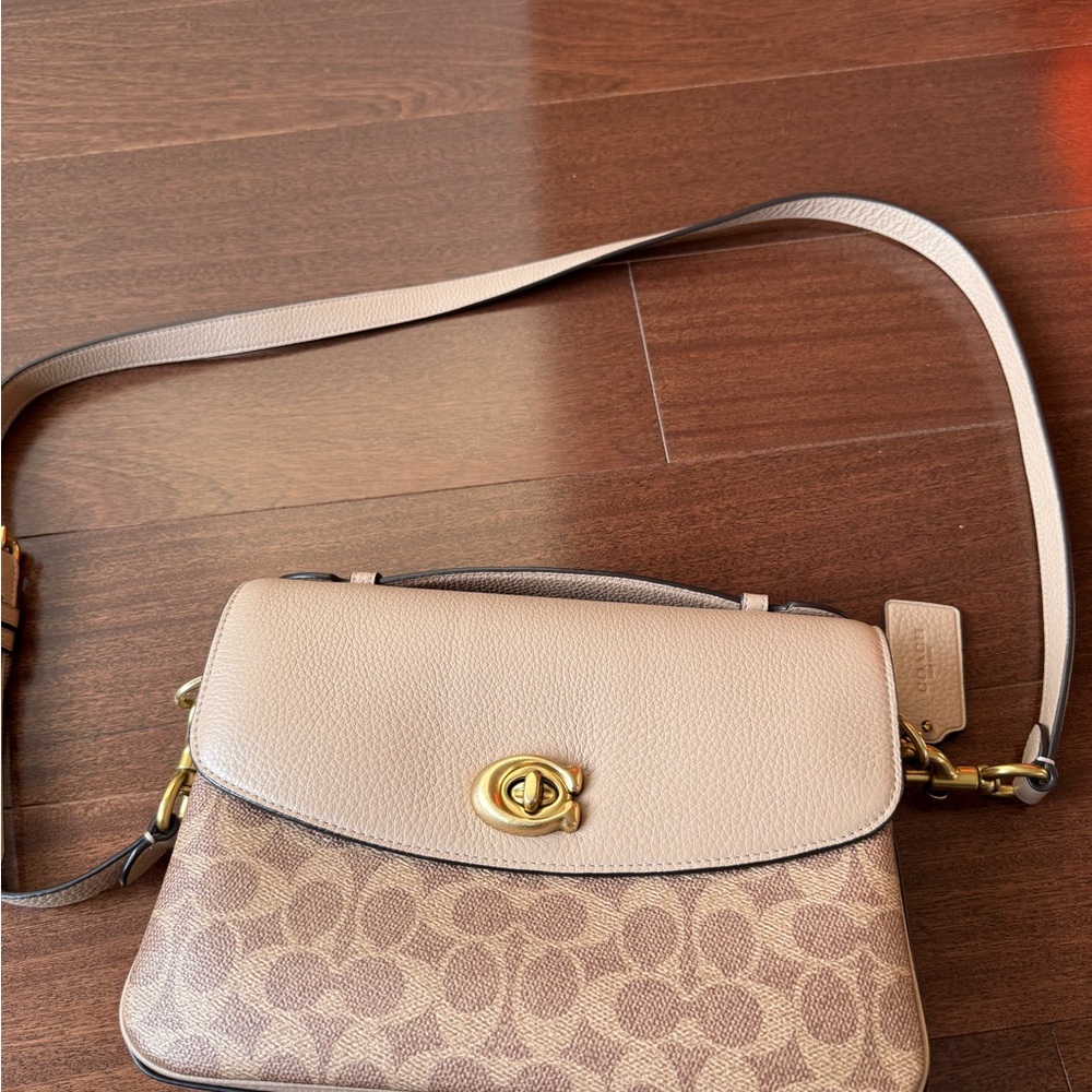 Vintage Coach Women’s Tan and Brown Signature Crossbody Bag